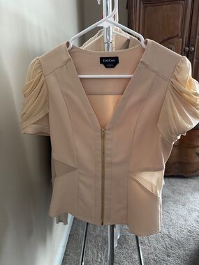 bebe Cream Zip-Front Puff Sleeve Blouse